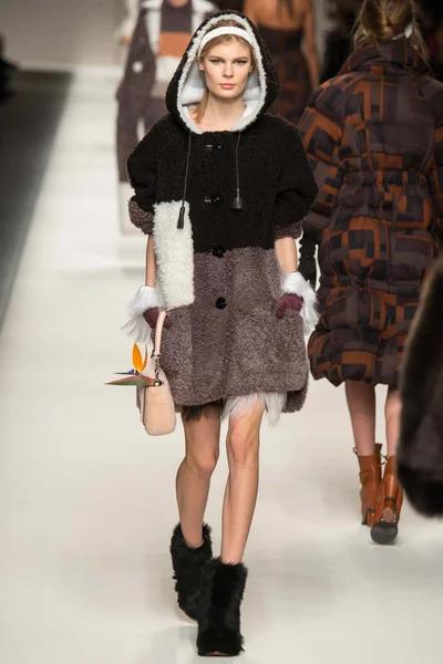 Look 44